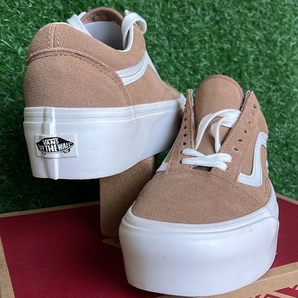 Vans WMNS Old Skool Stacked  Soft Suede Burro/True White 
VN0A7Q5MB69
Platforms - Picture 9 of 16